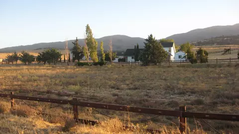 18600 Pearce Dr, Tehachapi, CA 93561 photo 2