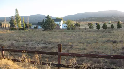 18600 Pearce Dr, Tehachapi, CA 93561 photo 3