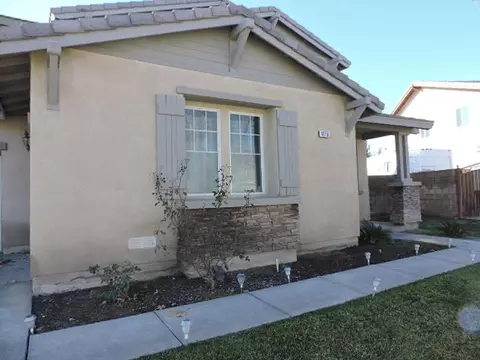 4816 Spur St, Lancaster, CA 93536 photo 2