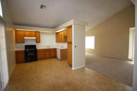 4811 Harbor Ct, Palmdale, CA 93552 photo 4