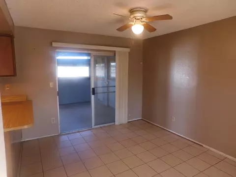 40748 154th St E, Lake Los Angeles, CA 93535 photo 5