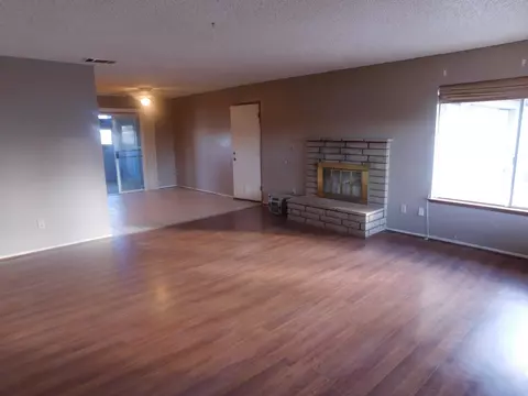40748 154th St E, Lake Los Angeles, CA 93535 photo 3