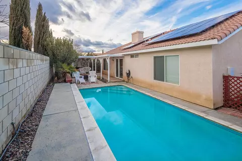 3358 Knott Ct, Lancaster, CA 93535 photo 2