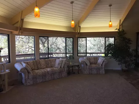 20253 Old Town Rd, Tehachapi, CA 93561 photo 2