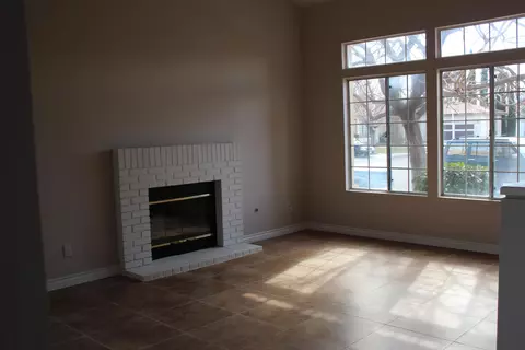 2319 Gregory Ave, Palmdale, CA 93550 photo 3