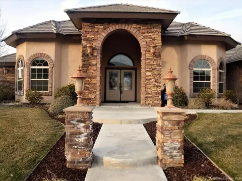 403 Jasmine Ct, Tehachapi, CA 93561 photo 2