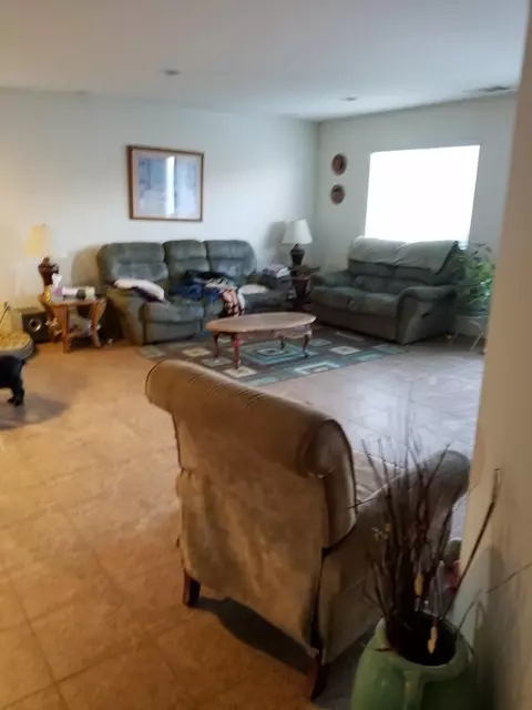 913 Valerie Ln, Tehachapi, CA 93561 photo 5