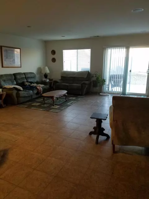 913 Valerie Ln, Tehachapi, CA 93561 photo 3
