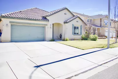 44262 Sunmist, Lancaster, CA 93535 photo 2