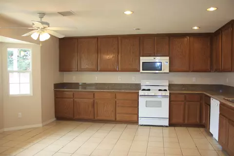 1003 Avenue J7 E, Lancaster, CA 93535 photo 3
