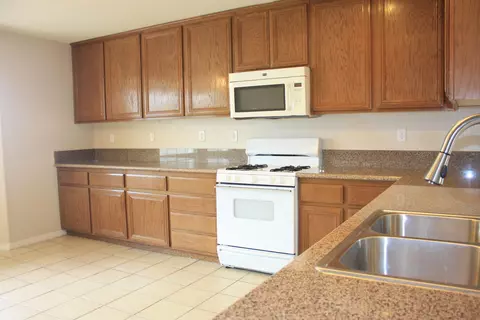 1003 Avenue J7 E, Lancaster, CA 93535 photo 2