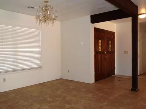 43512 Sierra Vista Dr, Lancaster, CA 93536 photo 2