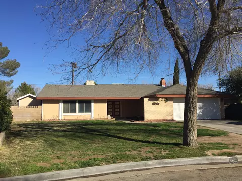 45064 Kingtree Ave, Lancaster, CA 93534 photo 1