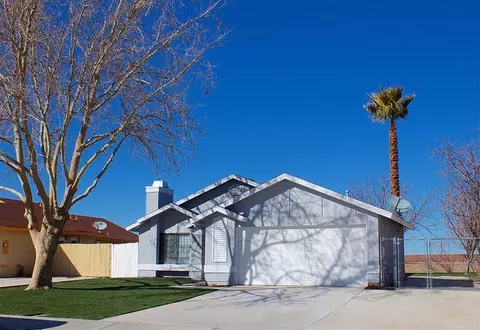 841 Jackman St E, Lancaster, CA 93535 photo 2