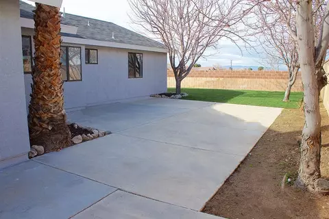 841 Jackman St E, Lancaster, CA 93535 photo 3