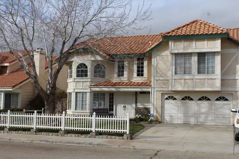 1907 Upper Ct, Palmdale, CA 93550 photo 2