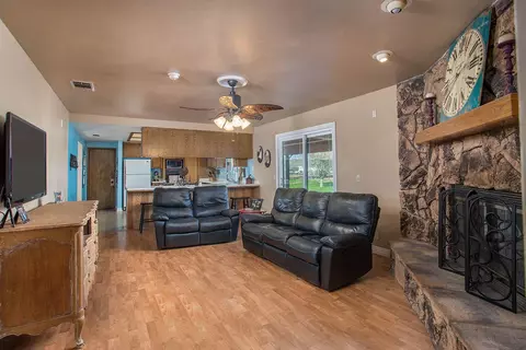 15435 Erie Rd, Apple Valley, CA 92307 photo 4