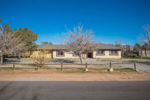 15435 Erie Rd, Apple Valley, CA 92307 photo 2