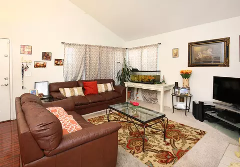 4750 Katrina Pl, Palmdale, CA 93552 photo 3