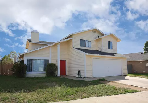4750 Katrina Pl, Palmdale, CA 93552 photo 2