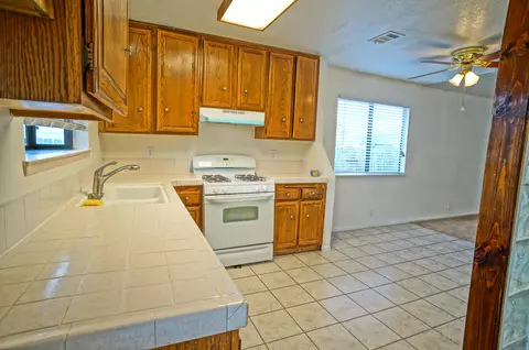 37527 48th St E, Palmdale, CA 93552 photo 9