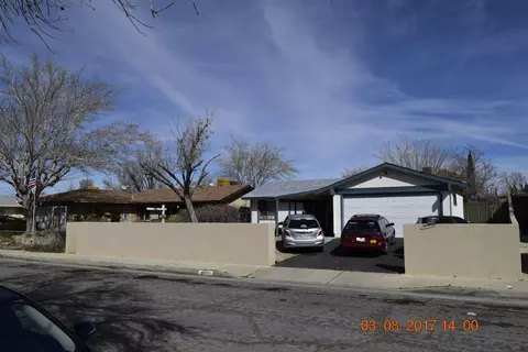 43050 Yew St, Lancaster, CA 93536 photo 2