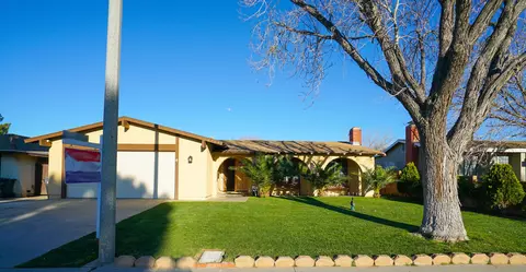 37648 27th St E, Palmdale, CA 93550 photo 2