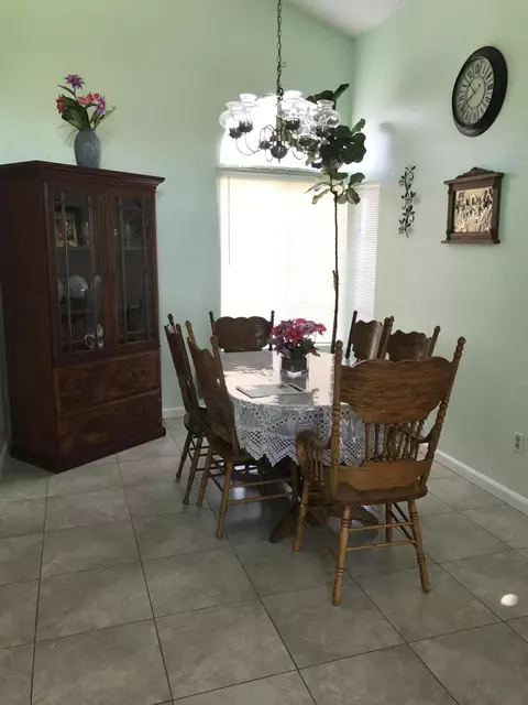 37643 17th St E, Palmdale, CA 93550 photo 4
