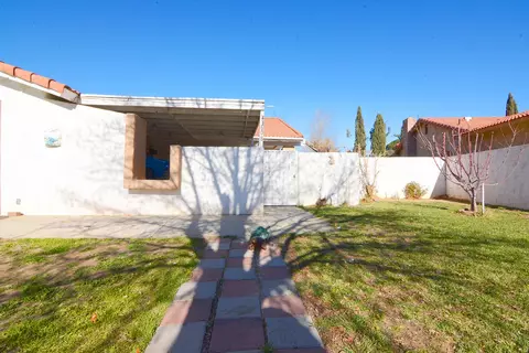43608 Picaso St, Lancaster, CA 93535 photo 2