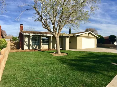 37642 27th St E, Palmdale, CA 93550 photo 1