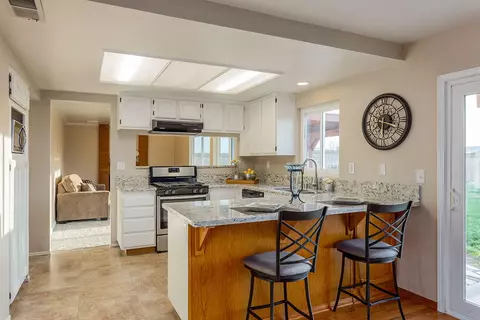 45105 Biscay Ave, Lancaster, CA 93535 photo 4