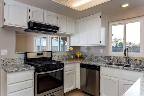 45105 Biscay Ave, Lancaster, CA 93535 photo 5