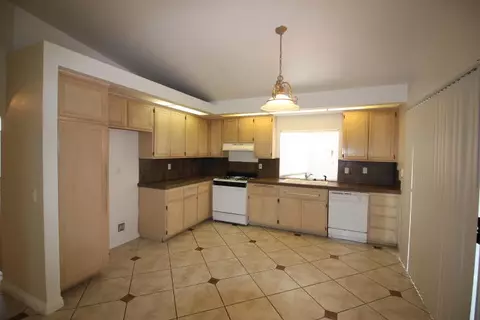 1304 Lightcap St, Lancaster, CA 93535 photo 8