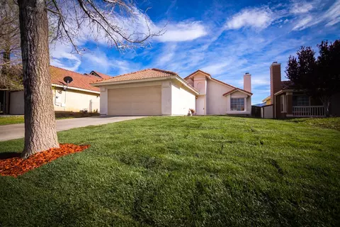 5226 Sunburst Dr, Palmdale, CA 93552 photo 2