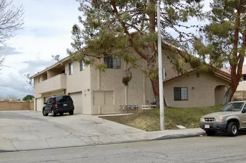 43643 8th St E, Lancaster, CA 93535 photo 2