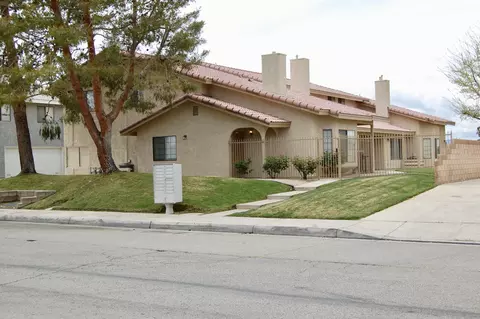 43643 8th St E, Lancaster, CA 93535 photo 1