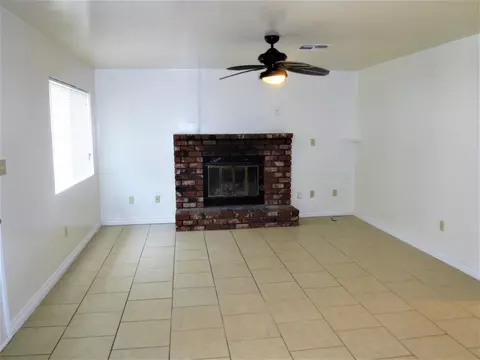 21611 Foothill Dr, Tehachapi, CA 93561 photo 3