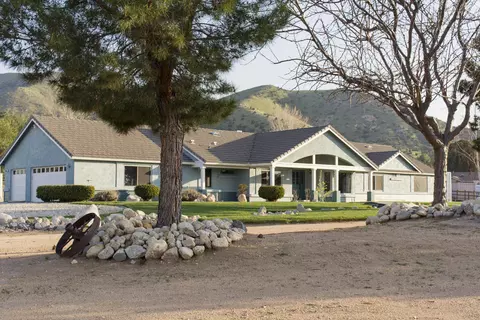 2540 Trails End Rd, Acton, CA 93510 photo 2