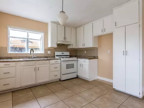 42820 Alexo Dr, Lancaster, CA 93536 photo 3