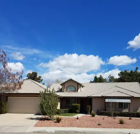 44112 Acacia St, Lancaster, CA 93535 photo 2