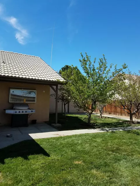 44112 Acacia St, Lancaster, CA 93535 photo 12