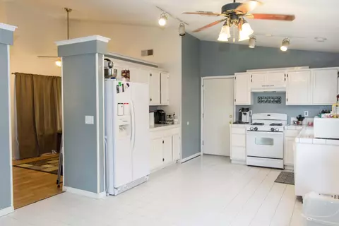 43240 Darby St, Lancaster, CA 93535 photo 6
