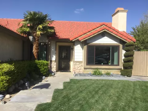 43340 Yale Ct, Lancaster, CA 93536 photo 2