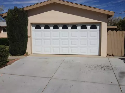 527 Newgrove St E, Lancaster, CA 93535 photo 2