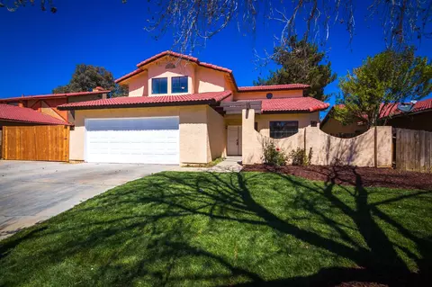 1335 Herzel Ave, Lancaster, CA 93535 photo 2