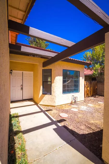 1335 Herzel Ave, Lancaster, CA 93535 photo 5