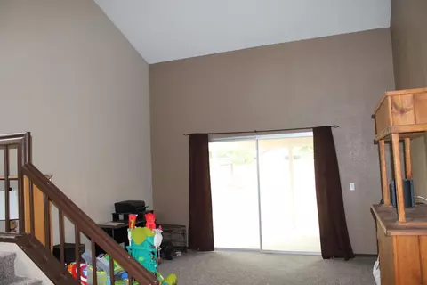 44921 16th St E, Lancaster, CA 93535 photo 3