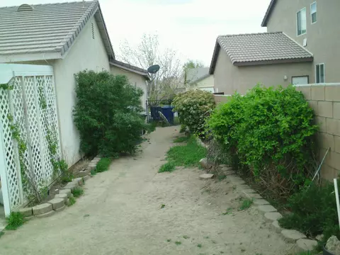 2025 Hart Ct, Lancaster, CA 93536 photo 3