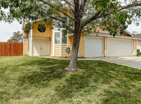 45923 York Pl, Lancaster, CA 93534 photo 2