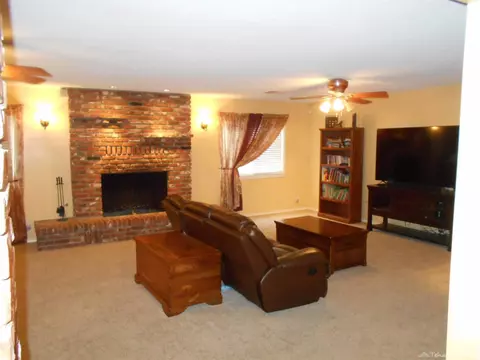 518 Mulberry St, Tehachapi, CA 93561 photo 9